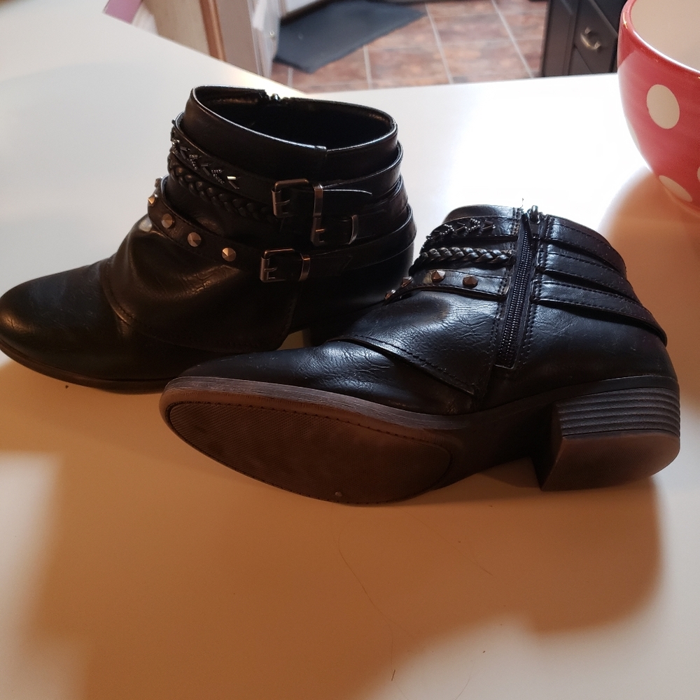 Wallflower booties